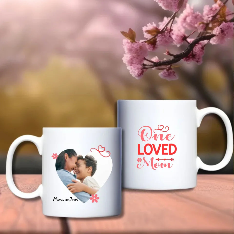 One Loved Mom Foto Beker – persoonlijk cadeau met eigen foto voor moeder – debekershop.nl