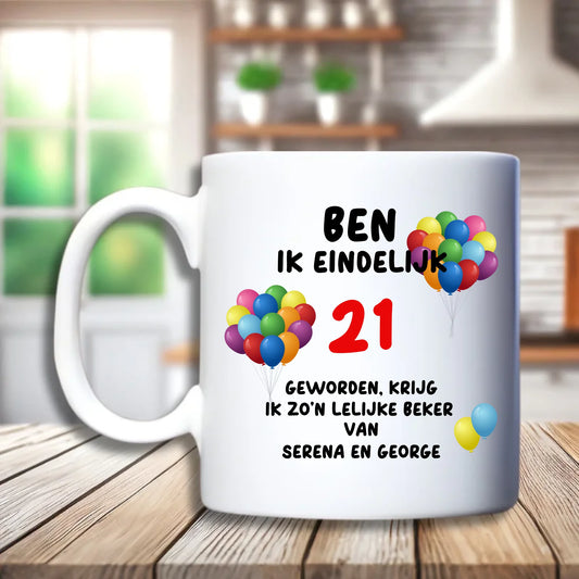 Ben ik eindelijk [leeftijd] - Mok - Tegel - Debekershop.nl - Humoristisch verjaardagscadeau