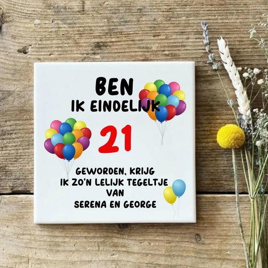 Ben ik eindelijk [leeftijd] - Tegel - Humoristisch verjaardagscadeau - Debekershop.nl