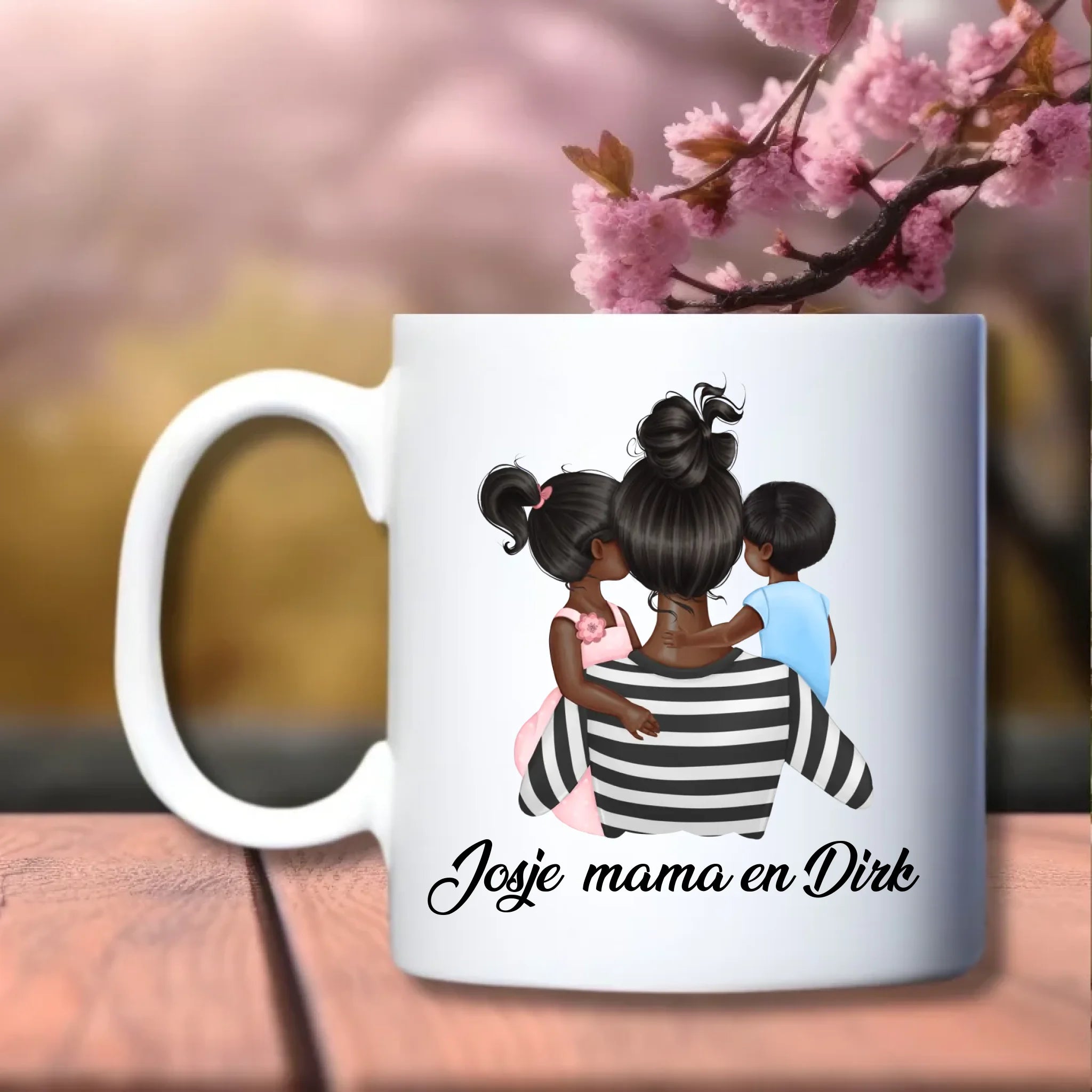 Moeder met 2 kinderen op arm Beker – persoonlijk cadeau voor moeder met kinderen – debekershop.nl