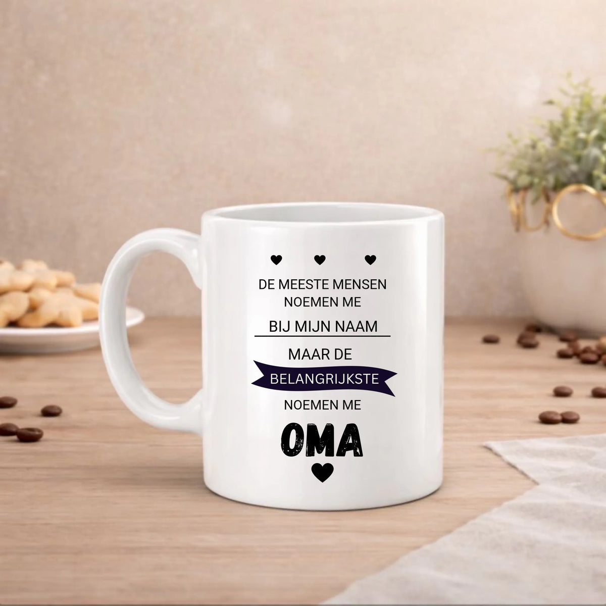 Set van 2 bekers De meeste mensen: de beker Oma met de tekst de belangrijkste noemen me Oma, met hartjes