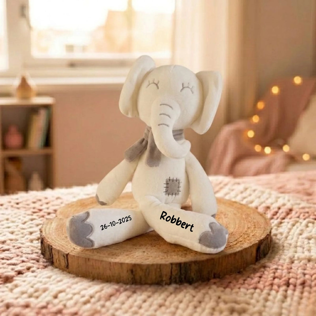 Olifant met naam en geboortedatum gepersonaliseerd kraamcadeau FlexMade
