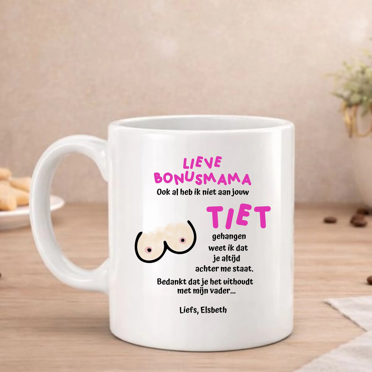 Bonusmama, ook al beker: ander aanzicht met de tekst Lieve bonusmama, ook al heb ik niet aan jouw tiet gehangen, en naam