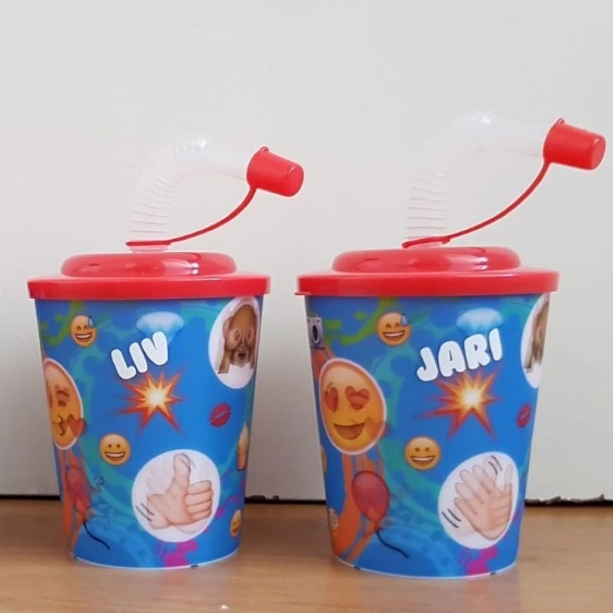 3D-bekers met naam, thema Emoji, van FlexMade