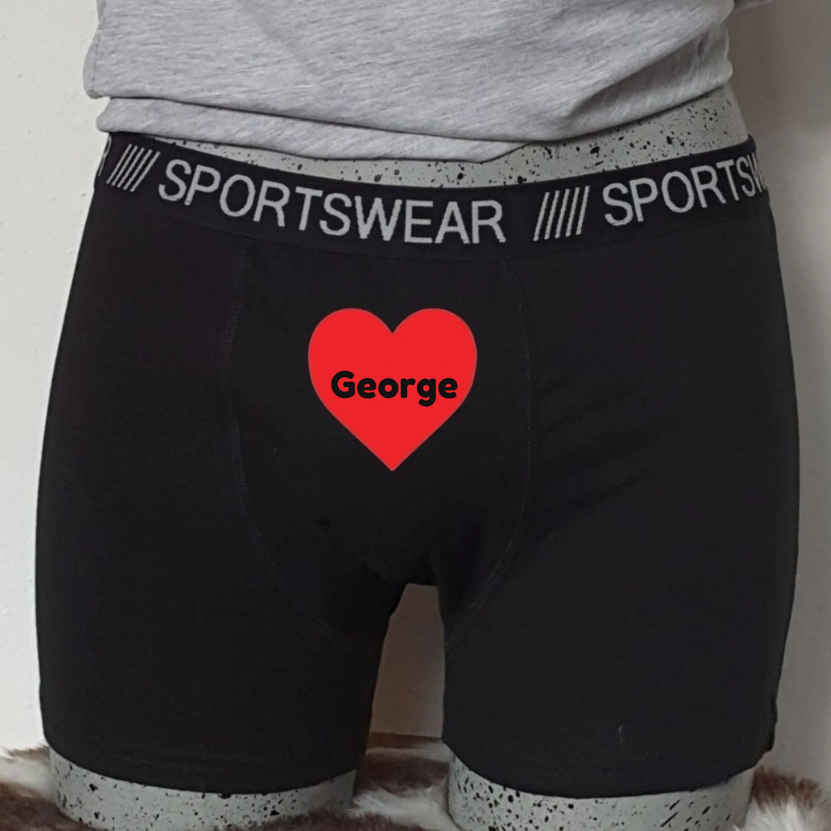 Zwarte boxershort met rood hartje en naam, van FlexMade