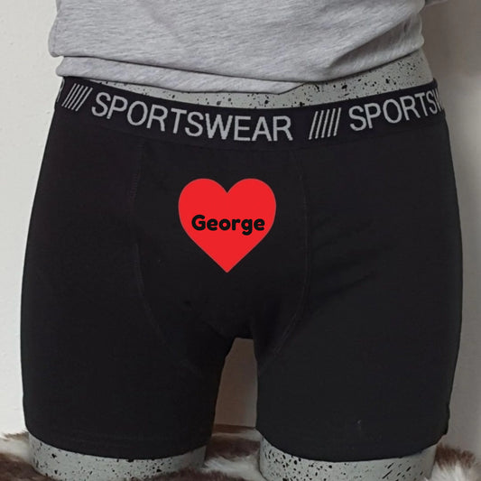 Zwarte boxershort met rood hartje en naam, van FlexMade