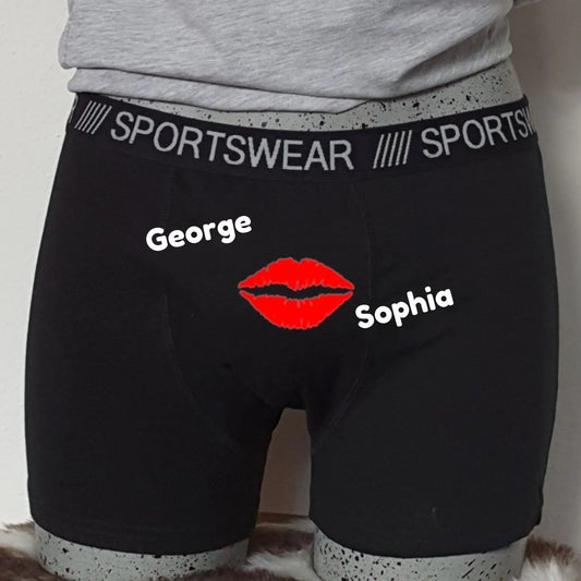 Zwarte boxershort met rood mondje en twee namen, van FlexMade