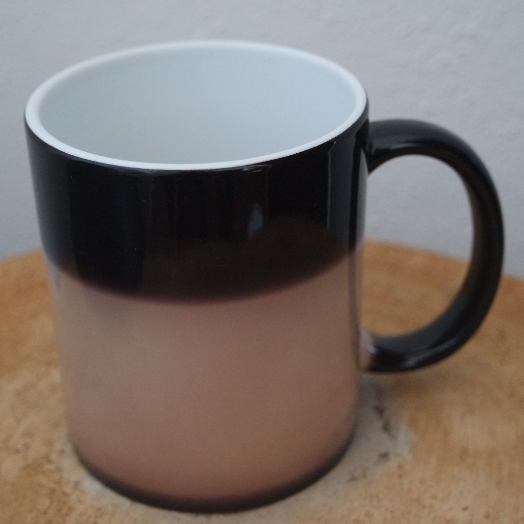 Bekersoort Magic voor Awesome mom: beker die van zwart naar roze verloopt, hier zonder opdruk