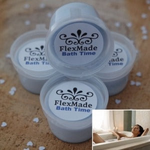 Bath Time geuren: bakjes waxmelts van FlexMade met het etiket Bath Time, met een foto van een vrouw in bad