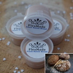 Bruine Fresh Raisin Bread waxmelts in bakjes met etiket, met een kleine foto van rozijnenbrood, FlexMade