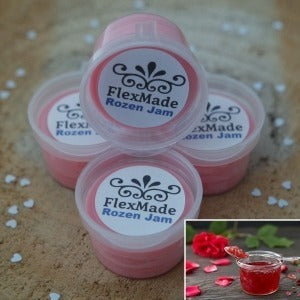 Rozenjam geuren: bakjes waxmelts van FlexMade met het etiket Rozen Jam, met rozen en een potje jam