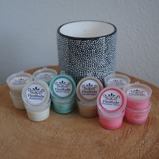 Waxmeltpakket Winter: waxmelts van FlexMade in wintergeuren zoals amaretto en kruidnagel, met een zwart-witte geurbrander