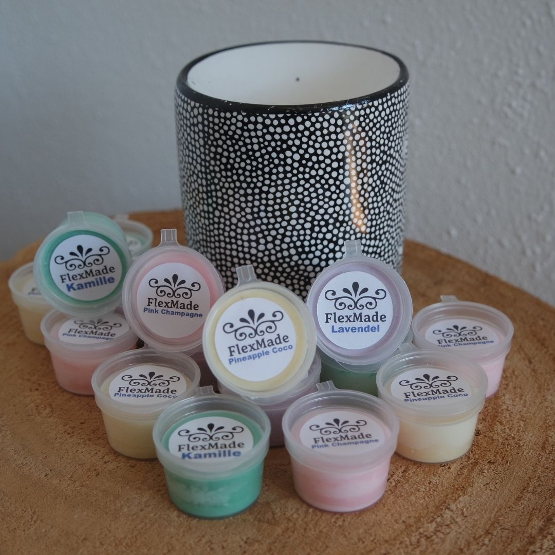 Waxmeltpakket Zomer: waxmelts van FlexMade in zomergeuren zoals lavendel en kamille, met een zwart-witte geurbrander