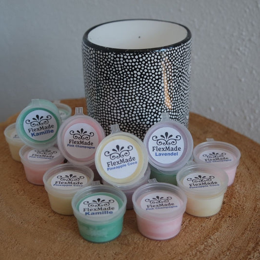 Waxmeltpakket Zomer: waxmelts van FlexMade in zomergeuren zoals lavendel en kamille, met een zwart-witte geurbrander