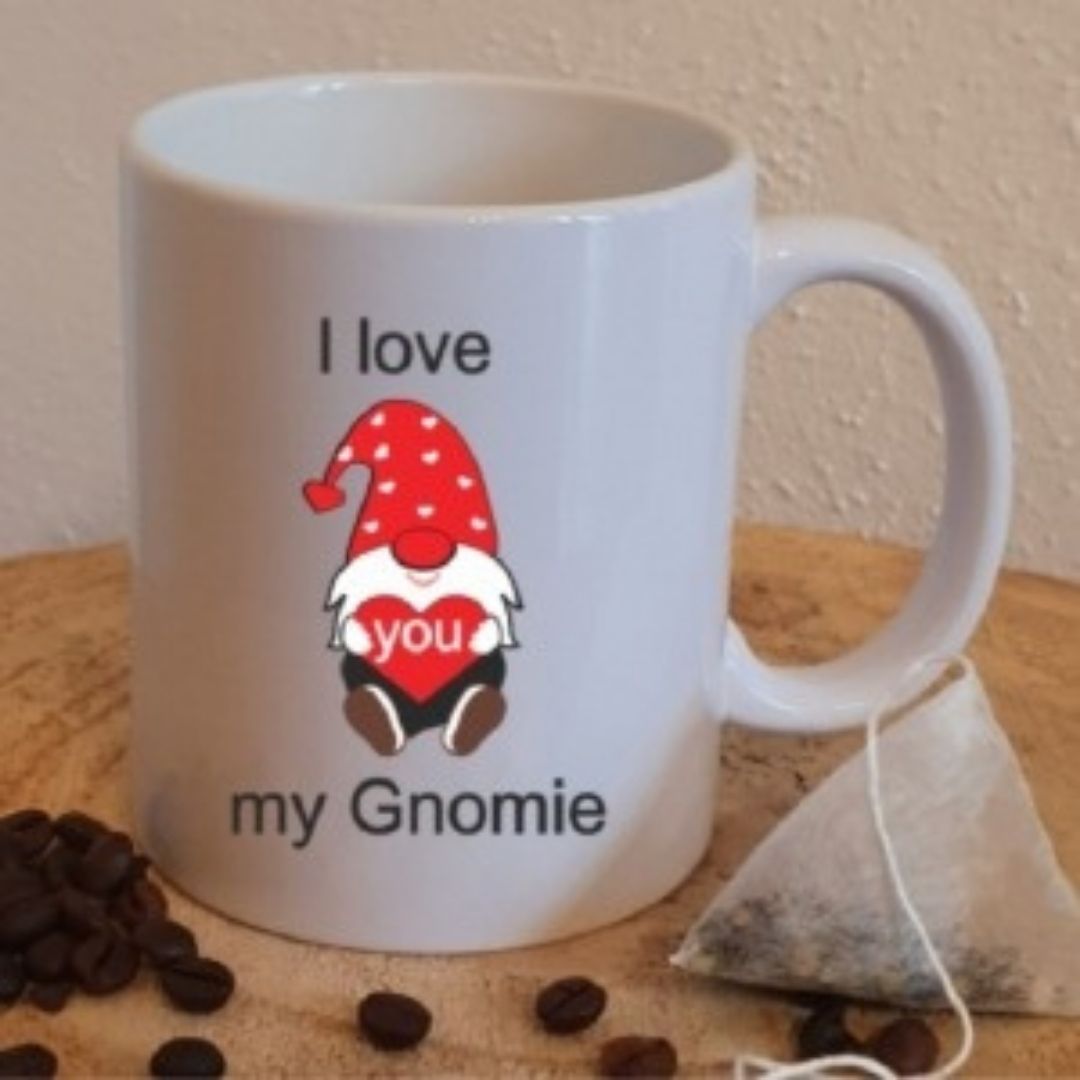 Beker I love my Gnomie met een kabouter met rode muts en een hart en de tekst I love you my Gnomie, FlexMade