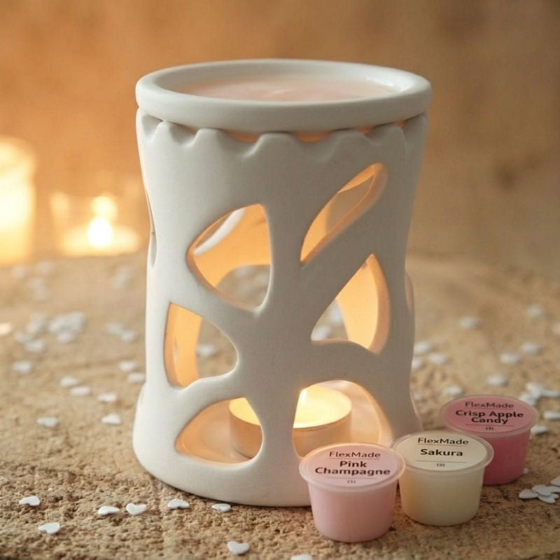 Witte keramische waxmelt brander Modern, aangestoken met een theelichtje, met waxmelts ervoor